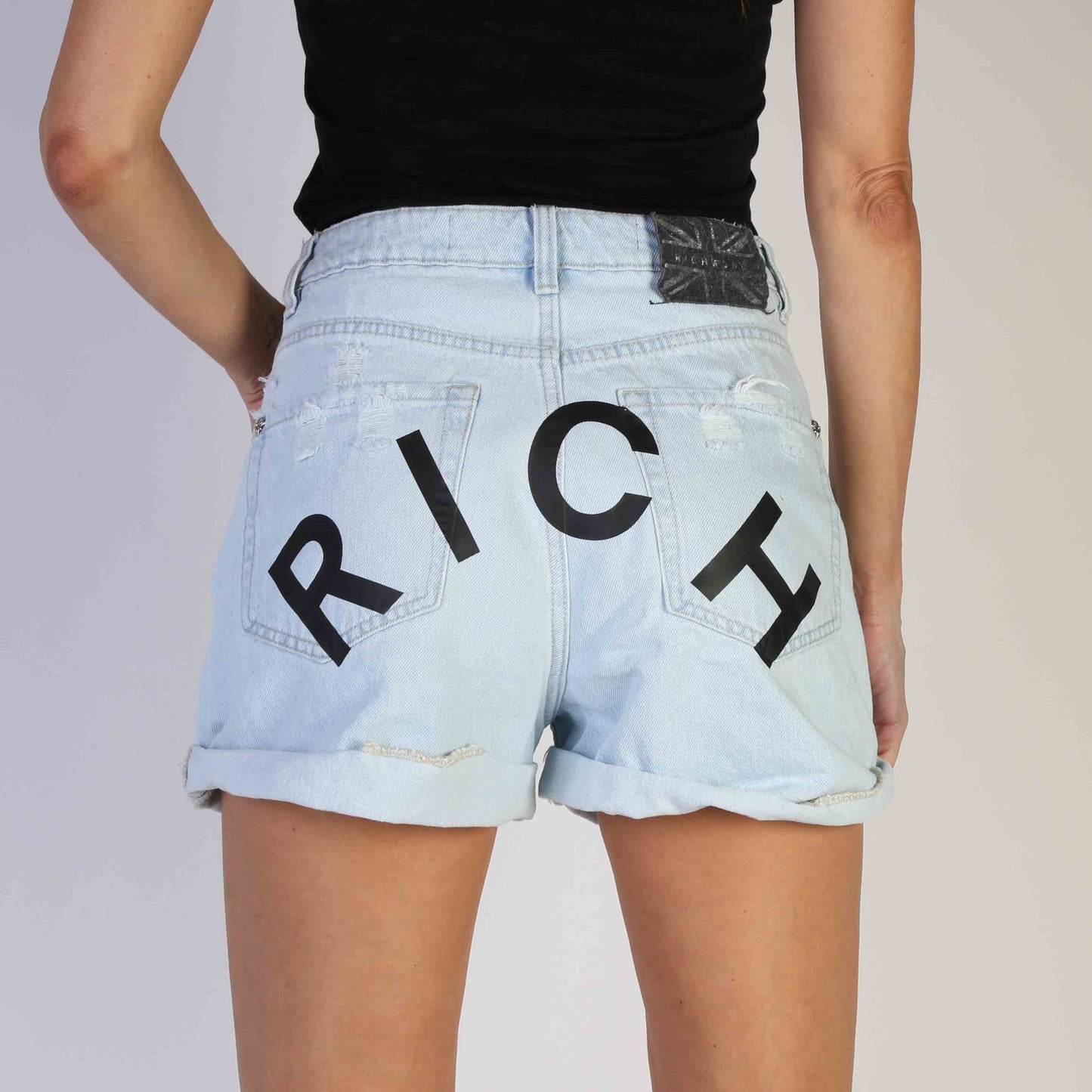 Bermuda John Richmond en Jean Bleu avec inscription "RICH"