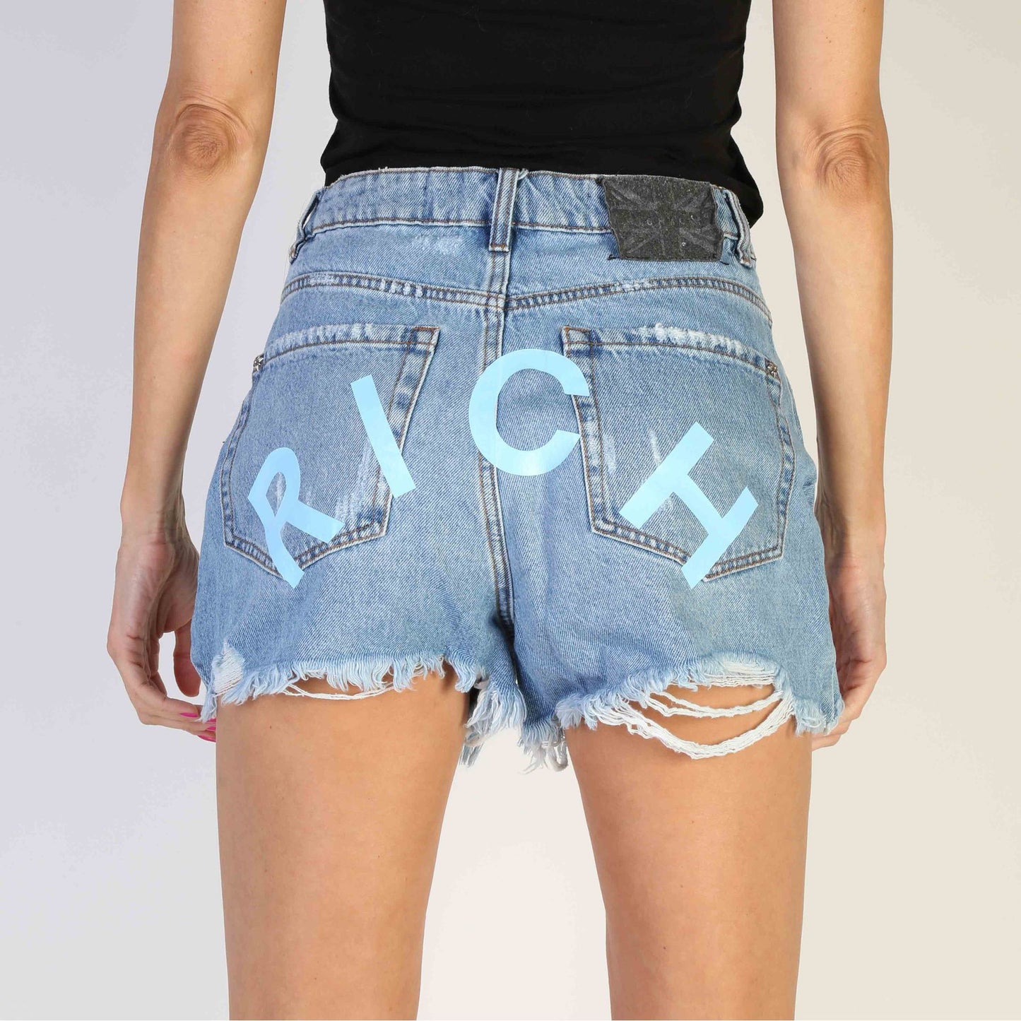 Bermuda John Richmond en Jean Bleu Détruit avec inscription "RICH" bleu clair